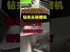 ¿Qué tan rígido es el sistema automático de carga y descarga de la ranuradora de portabrocas?