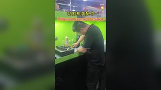 Durante el montaje de la máquina cortadora.
