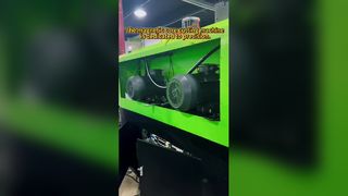 La máquina cortadora de núcleo magnético está dedicada a la precisión.